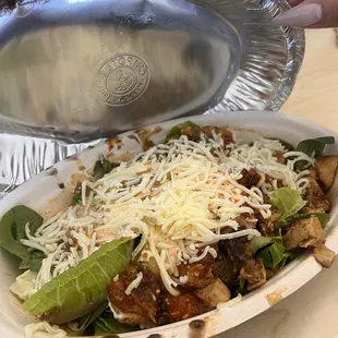 This is a "salad" with easy cheese. There's 5 leaves of lettuce.