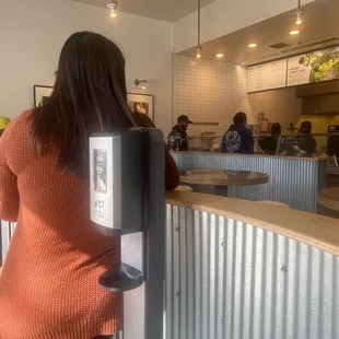 14 people waiting on one person.