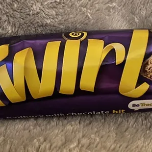 It reminds me of the Flake from the 99 Cone. There are 2 in a pack. It's solid chocolate (no filling).