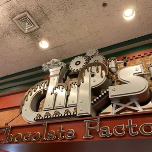 a sign for chip's chocolate factory
