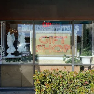 Front of the Chique Rock Shop