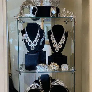 Beauty crowns and necklaces