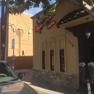 On Missouri Avenue, a one-way street