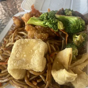 Combo Meal Lo Mein Beef Broccolli Sesame Chicken