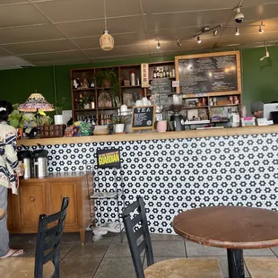 Great coffee, lattes, sandwiches- AND view of ocean. Happy place, go check it out (new owners).