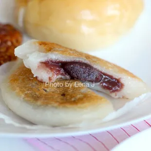 Inside of Pan-Fried Glutinous Rice with Red Bean ($1.85) - great!