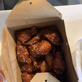 Crispy 10 Piece Spicy Garlic Wing with fries