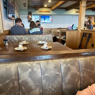 sushi and sashimi, interior