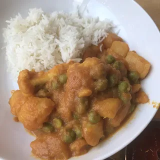 Cauliflower Peas and Potatoes Curry Bowl