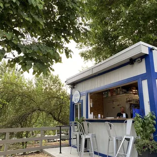 a blue and white bar