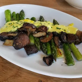 Roasted Asparagus & Hen of the Woods Mushrooms
