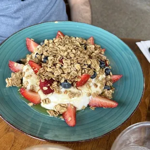 HOMEMADE GRANOLA &amp; YOGURT