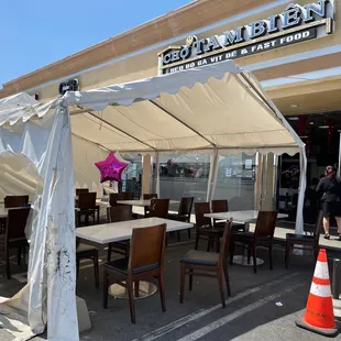 the outside of a restaurant