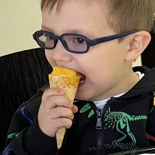 Mango sherbet he calls ORANGE ICE CREAM