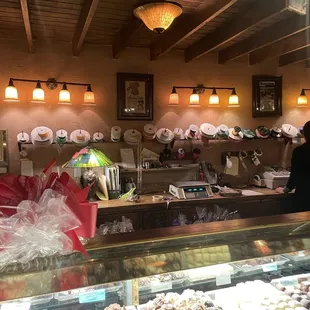 Display and wrapping station