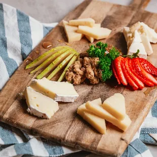 CHEESE BOARD