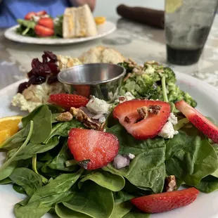 Spinach strawberry salad
