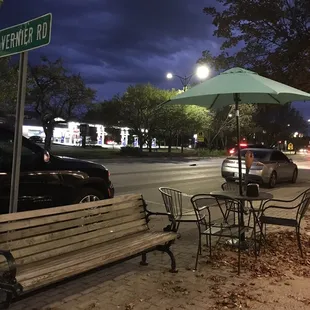 a street scene at night