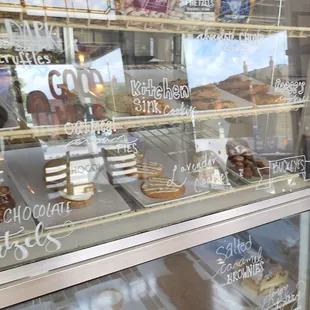 Display case for desserts