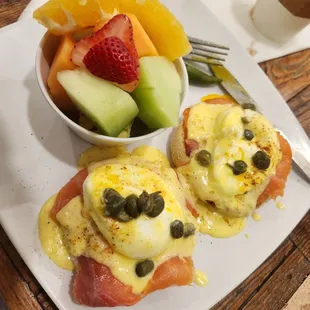 SMOKED SALMON BENEDICT