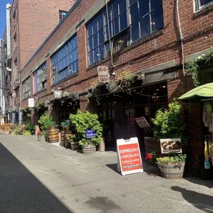 Street view of alley