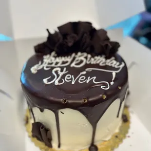 Black &amp; White Cake
