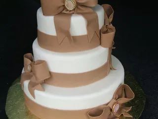 Enticing Icings and Custom Cakes