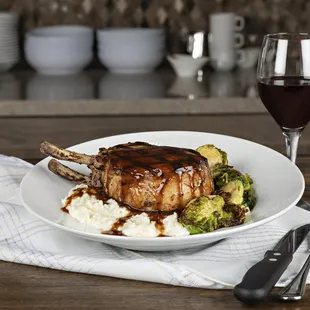 SEVEN PONIES - Apple-Braised Pork Chop