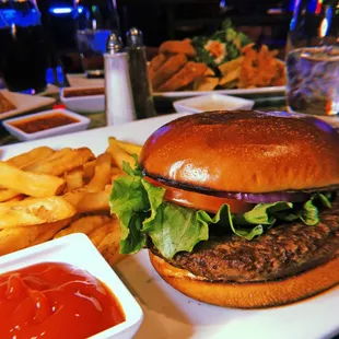 TROPHY'S - Burger &amp; Fries