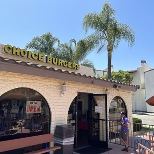 the entrance to the restaurant