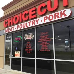 Fresh meats and vegetable essentials.i had the chicken and link sandwich today. Delicious!