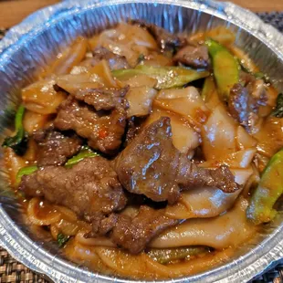 Beef drunken noodles