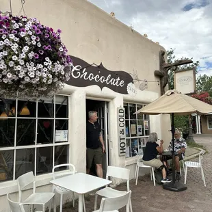 Cute exterior - they have some indoor and outdoor seating