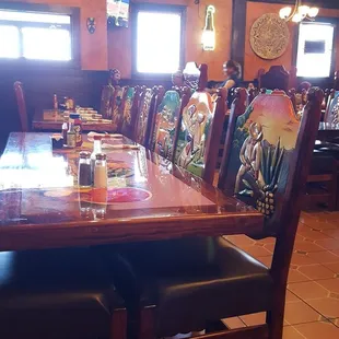 Colorful decor, beautiful chairs