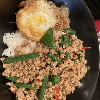 Khao Kra Prow Khai Dao