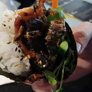 Salmon skin hand roll