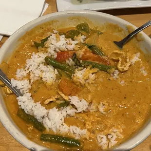 Red Curry with chicken and white rice, MY FAVORITE