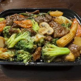 S19. Hunan Beef  AMAZING!! Fresh veggies, great flavor!