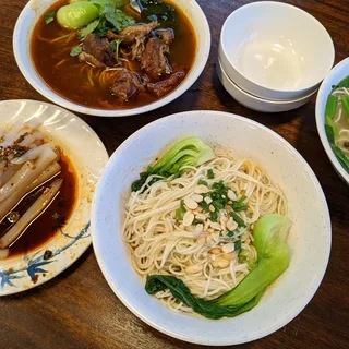 1.Chongqing Style Spicy Noodles/