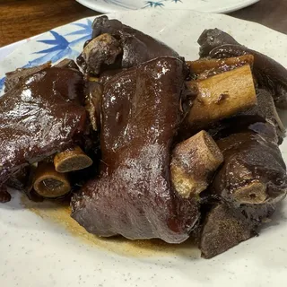 Braised pork feet