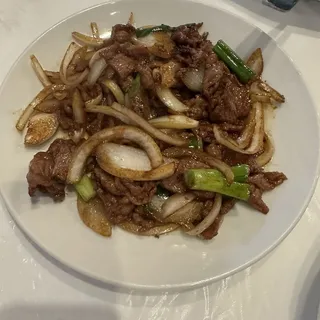 B4. Sauteed Beef with Onion-