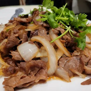 Lamb with onions