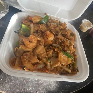 Pad Kee Mao with shrimp... soo yummy!