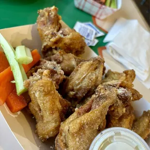 chicken wings and fried chicken, bbq wings, poultry, chicken wings, food, fried chicken wings, fried chicken, chicken, bbq chicken