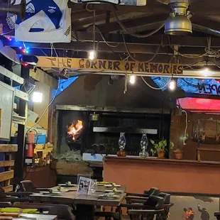 Covered patio. Wood burning oven.