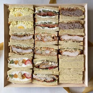 Sando Ni (18 pc sando box)