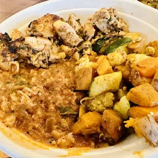 Choolaah Bowl with Chicken, Brown Rice and Tikka Masala sauce