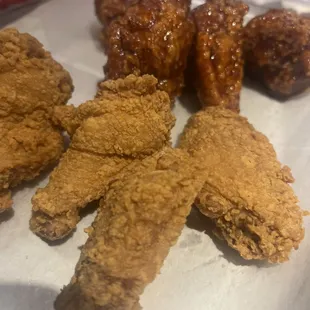 Spicy garlic wings and original.... Delicious.