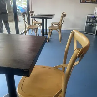 Table /chairs