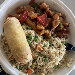 Spicy Chicken Entree w/ an egg roll!